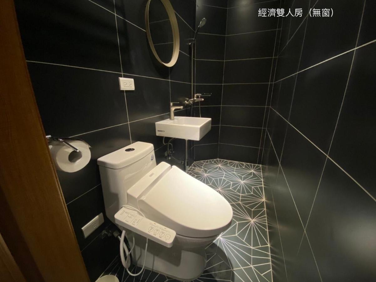 良文旅2館ryou Hotel Vintage - II Tainan Luaran gambar