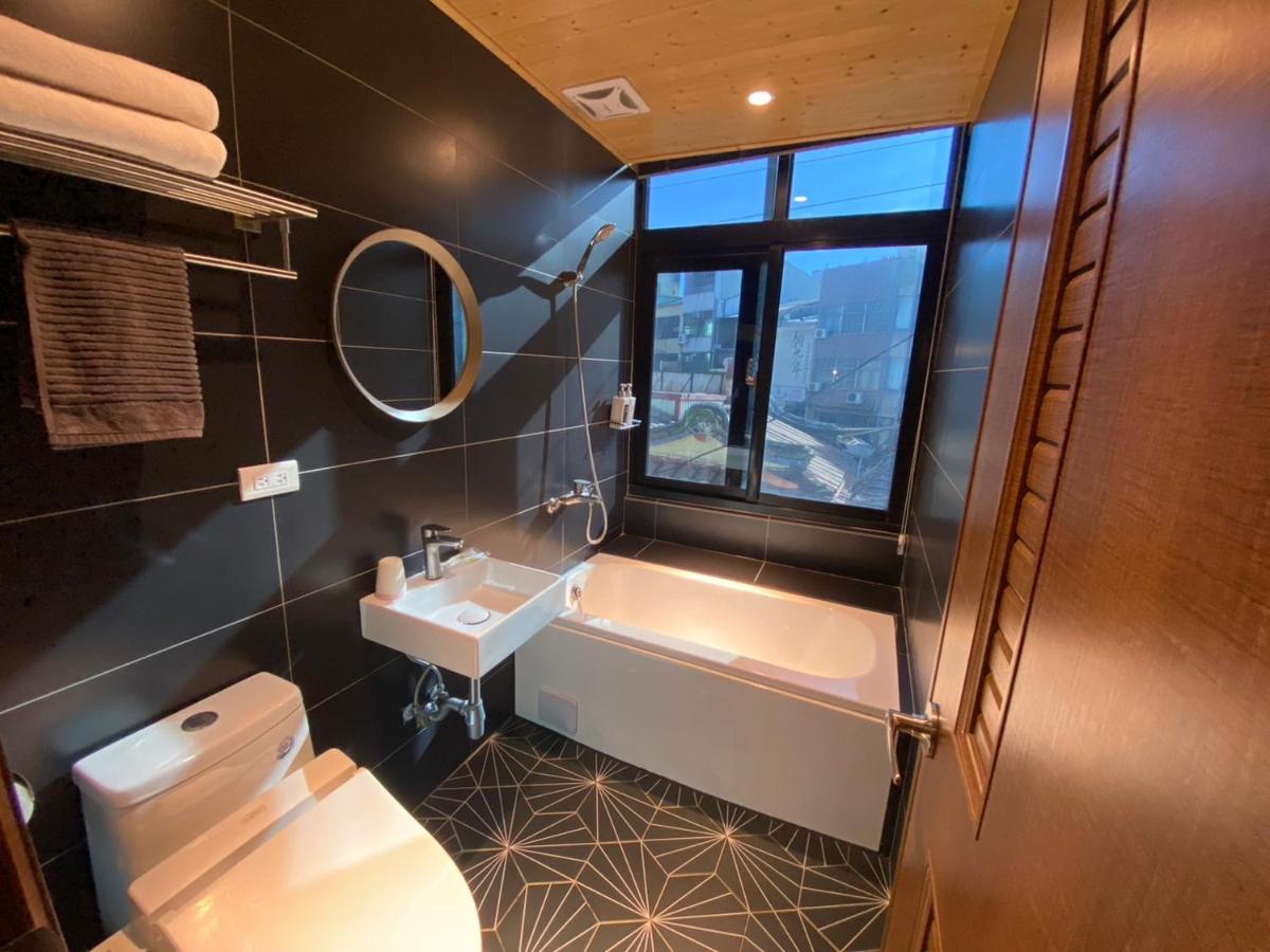 良文旅2館ryou Hotel Vintage - II Tainan Luaran gambar